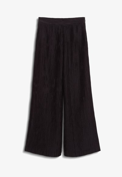 Μαύρο παντελόνι με φαρδιά τα πόδια, φτιαγμένο από υφασμάτινη υφή με κατακόρυφες πτυχώσεις. Διαθέτει ψηλή μέση και ροή, χαλαρή εφαρμογή.