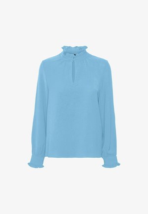 Gaiši zila garām piedurknēm blūze ar volāniem augstā apkaklē, atslēgas formas kakla izgriezumu ar pogu un volānu aprocēm uz piedurknēm.