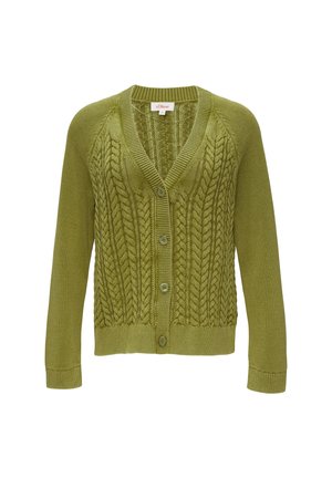 Groene gebreide cardigan met een V-hals, een gestructureerd kabelpatroon aan de voorkant en knoopsluiting. Lange mouwen met ribgebreide manchetten.