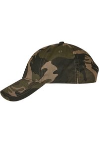 Kamuflasjefarget caps med buet skjerm, laget av stoff i grønne, brune og beige nyanser. Har stikkingdetaljer og luftehull for ventilasjon.
