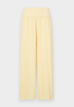 Calças largas de cor amarelo-claro, com uma cintura alta elástica e textura suave. Apresenta um corte até ao chão e sem padrões ou detalhes visíveis.