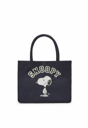 Marineblaue Stofftasche mit Stoffgriffen, zeigt die Figur Snoopy und das Wort "SNOOPY" in großen weißen Buchstaben oben.