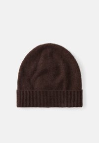 Bonnet marron en laine douce, avec un revers côtelé et un corps lisse à sommet arrondi. Design simple, non doublé, sans embellissements.