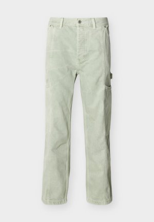 Ανοιχτό πράσινο παντελόνι cargo με απαλό ύφασμα, διαθέτει πλαϊνές τσέπες και άνετη εφαρμογή. Κλείνει με κουμπιά και έχει θηλιές για ζώνη στη μέση.