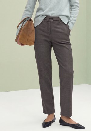 Street One, HIGH WAIST STRAIGHT LEG PANTS WITH A CASUAL FIT - Pantalon classique - light terra mocha