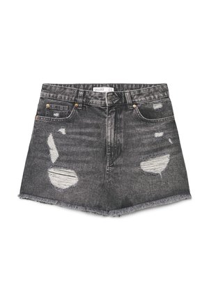 Shorts in denim nero con orlo sfrangiato e molteplici toppe consumate sul davanti, dotati di cinque tasche e chiusura con bottone.