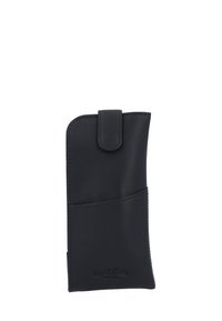 Coque de téléphone en cuir noir avec une poche frontale, texture lisse, haut arrondi et fermeture à bouton-pression. Présente un logo en relief près du bas.
