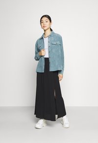Pieces PCEFFI SHIRT - Blusa com botões - trooper