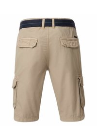 Beżowe szorty cargo z granatowym pasem, dwoma tylnymi kieszeniami oraz kieszeniami po bokach. Wykonane z lekkiego materiału o gładkiej fakturze.
