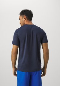 Nike Performance TEE RESET - Sports T-shirts - dark obsidian