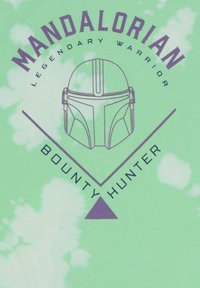 Camiseta tie-dye en verde menta que presenta un gráfico de un casco y el texto "Guerrero Legendario Mandaloriano" y "Cazador de Recompensas" en morado.
