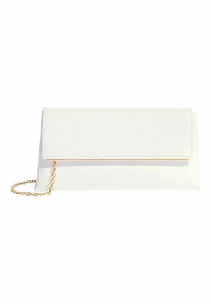 Biely obdĺžnikový listová kabelka s tenkým zlatým kovovým prúžkom a zlatým reťazovým remienkom na bielom pozadí.