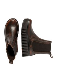 Botas de tobillo de cuero marrón con paneles laterales elásticos, suela de goma texturizada y tira de agarre en la parte posterior. Acabado brillante, diseño de punta redondeada.