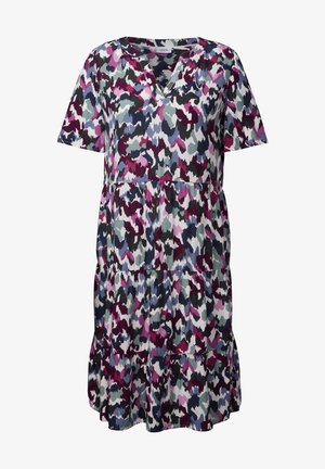 Barevné šaty s výstřihem do V, krátkými rukávy, vrstveným designem a abstraktním vzorem v purpurové, zelené a námořnické modři.