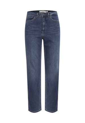 Sinised sirge säärega teksad esitaskute, vööaasa ja nööpkinnitusega, valgel taustal.