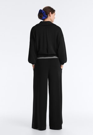 OYSHO BOXY WITH PLEAT AND SOFT-TOUCH  - Jachetă de vară - black