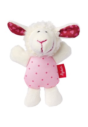 Gestopftes Schafspielzeug mit einem flauschigen weißen Körper, einem rosa Punktkleid und roten gemusterten Ohren. Hat ein gesticktes Gesicht und ein rotes Stoffetikett.