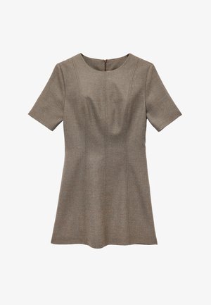 Brun kjole med korte ærmer, figursyet overdel, vid nederdel og diskret teksturmønster. Har lynlås i ryggen.