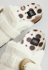 Rockett St George REGULAR FIT - Iešļūcenes - cream