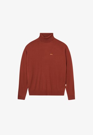 Maglione a collo alto a maniche lunghe color ruggine con piccolo logo ricamato sul petto e polsini e orlo a coste, esposto piatto su sfondo bianco.