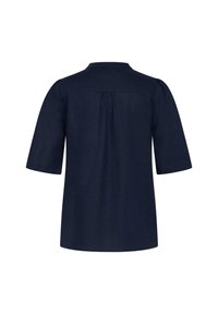 Camicia blu navy con maniche corte, colletto rotondo e dettaglio di piega sul retro. Realizzata in un tessuto leggero con una trama liscia.