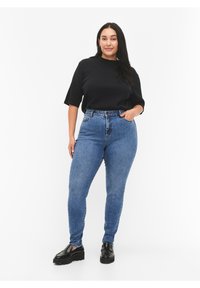 Zizzi AMY MIT HOHER TAILLE - Vaqueros slim fit - blue denim