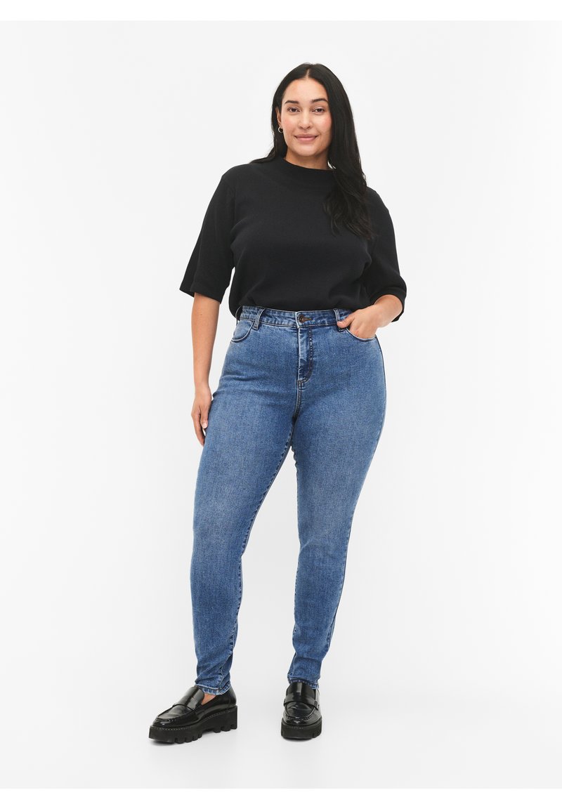 Zizzi AMY MIT HOHER TAILLE - Vaqueros slim fit - blue denim