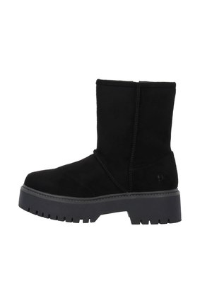 Botte en daim noir mi-mollet avec semelle épaisse à rainures et bout rond, détails de coutures latérales et style à enfiler.
