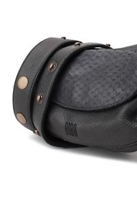 BIBA LENNON - Ľadvinka - black