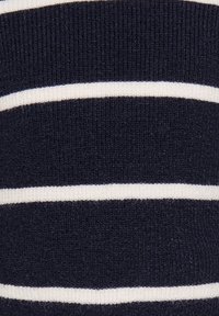 Tissu en maille bleu marine avec des rayures blanches horizontales. La texture semble douce et légèrement extensible. Les rayures sont uniformément espacées et de largeur constante.