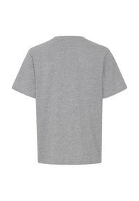 Pilkas trumpas rankovėmis marškinėliai, pagaminti iš medvilnės. Paprastas apvalus iškirpimas ir laisvas pasitikimas, su glotnia tekstūra ir minimaliais siūlėmis nugaroje.