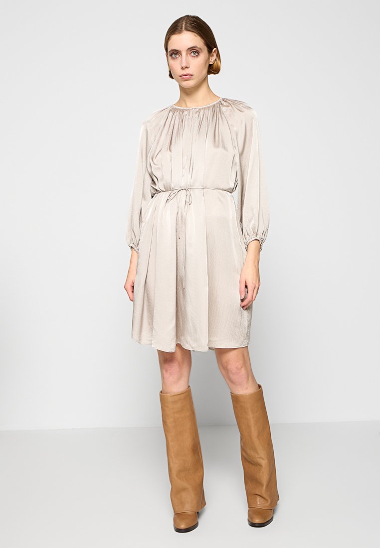 closed Jurk beige