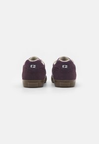 Globe ENCORE 2 - Trainers - plum