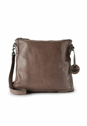 Borsa a spalla in pelle marrone con una superficie liscia, chiusura con zip e un dettaglio a forma di ancoretta. Forma rettangolare con tracolla regolabile.
