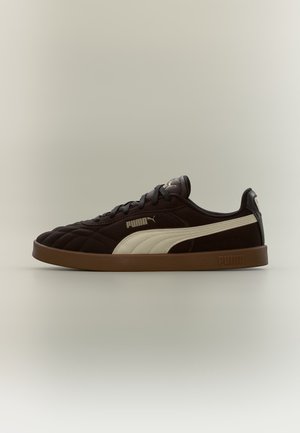 Puma, CLUB II INDOOR UNISEX - Sneakers - chocolate fondue/alpine snow