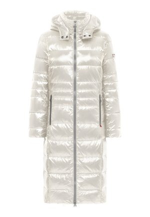 Długa błyszcząca biała pikowana kurtka puchowa z kapturem i pełnym zamkiem z przodu, wyposażona w zapinane na zamek boczne kieszenie oraz ozdobne guziki na kapturze.