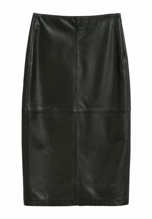 Zwarte leren kokerrok met een gladde textuur. Beschikt over een aansluitende vorm en een knielange ontwerp, met subtiele naaddetails.
