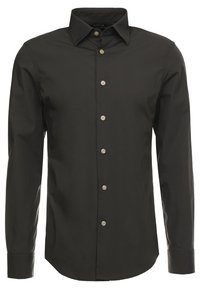 Zwarte langwerpige overhemd met een soepele stof en een kraag, voorzien van een knoopsluiting aan de voorkant en zes lichtgekleurde knopen.