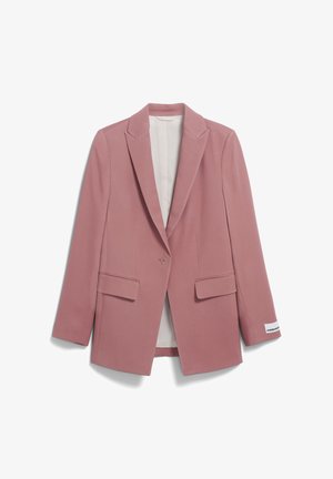 Blazer rose en tissu lisse avec deux poches avant, fermeture à un seul bouton, revers à cran et doublure intérieure unie.