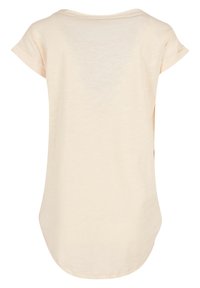 Hellbeige T-Shirt mit kurzen Ärmeln, Rundhalsausschnitt und abgerundetem Saum, aus einem weichen, leichten Stoff mit subtiler Textur gefertigt.