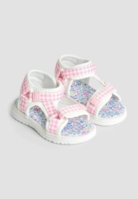Ružové a biele kárované sandále s páskami na suchý zips, s insole s kvetinovým vzorom a texturované gumové podrážky.