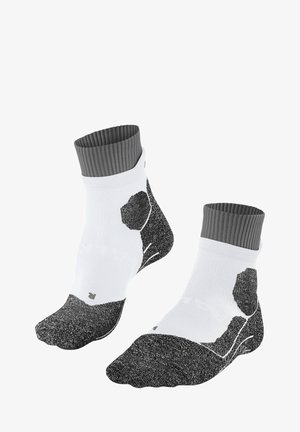 Witte en grijze enkelsokken met een zwart gespikkeld patroon bij de teen en een gestructureerde grijze ribbelrand. Ontworpen voor comfort en een goede pasvorm.