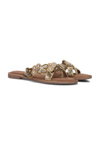 Platte sandalen met een bruine suede voetbed, voorzien van een bloemenstrand in goud, wit en bruine tinten. Open teen ontwerp, met twee voorkeursbandjes.