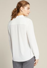 Elena Mirò CON ARRICCIATURE - Bluse - bianco