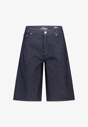 Donkerblauwe korte broek tot net over de knie met dunne verticale witte strepen, knopen aan de voorkant en zakken aan beide zijden.