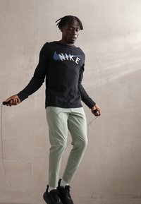 Nike Performance TEE - Hosszú ujjú felső - black