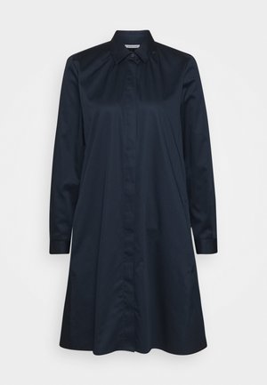 Abito camicia blu navy con colletto, maniche lunghe, chiusura con bottoni frontale e una silhouette ampia e fluida. Tessuto dalla consistenza liscia.