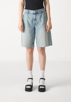 RUTH LOOSE LONG  - Džinsa auduma šorti - light blue denim