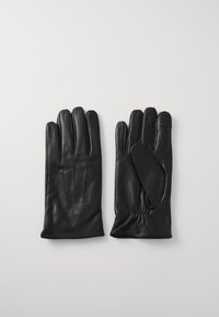 Guantes de cuero negro con cinco dedos, que presentan una textura suave, tres costuras verticales en la parte posterior y un puño fruncido para un ajuste ceñido.