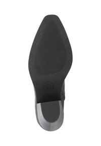 Suola di scarpa nera con finitura liscia e opaca, caratterizzata da un tacco leggermente rialzato e punta arrotondata. Le marcature includono la misura e il logo del marchio.